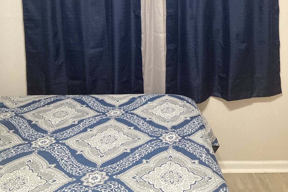 Photo of Bedroom in Saks