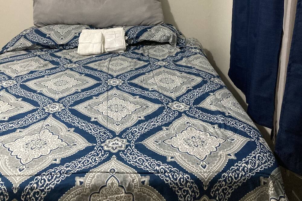 Photo of Bedroom in Saks