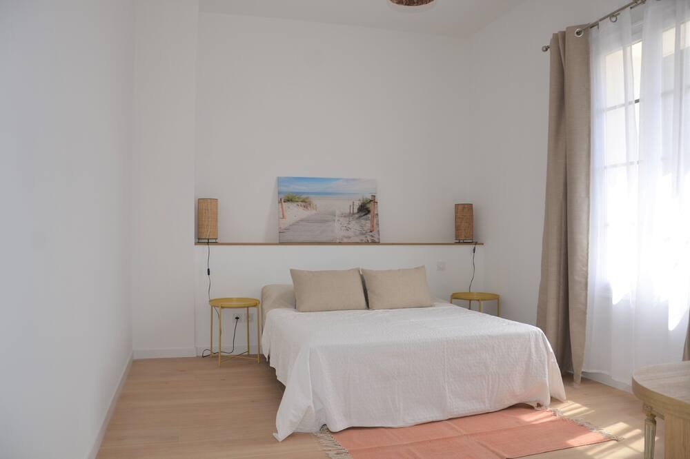 Photo of Bedroom in Saint-Laurent-d'Aigouze