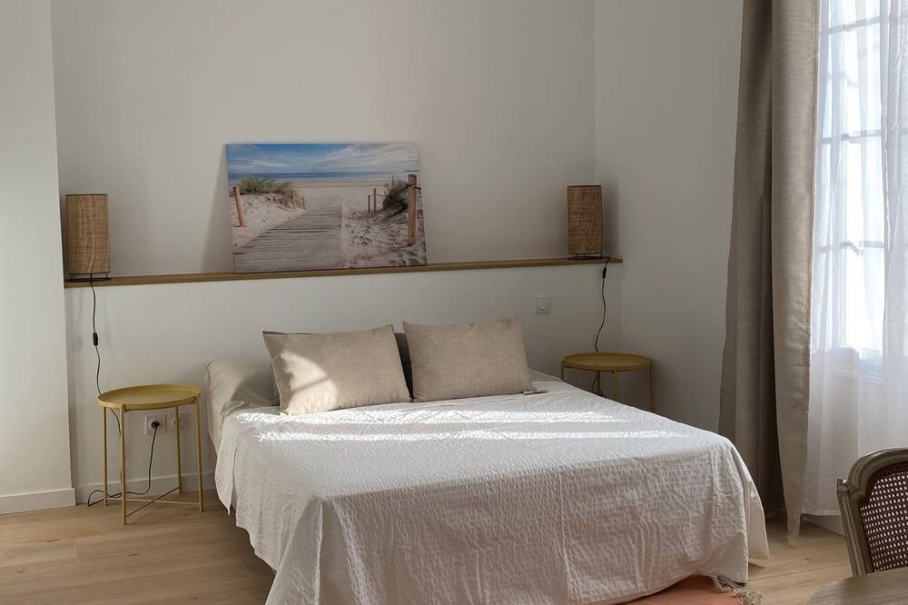 Photo of Bedroom in Saint-Laurent-d'Aigouze