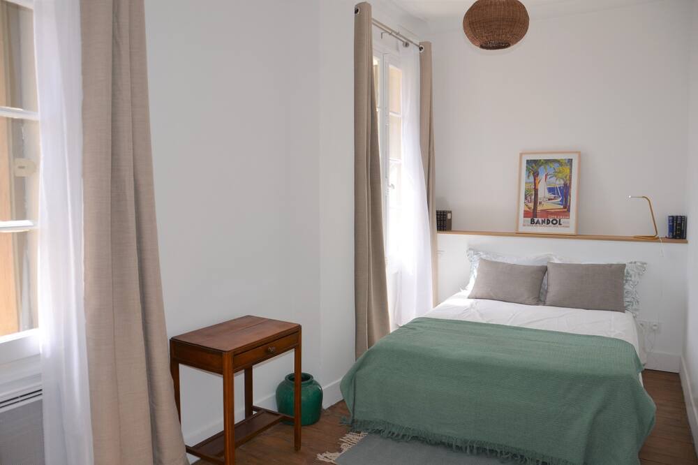 Photo of Bedroom in Saint-Laurent-d'Aigouze