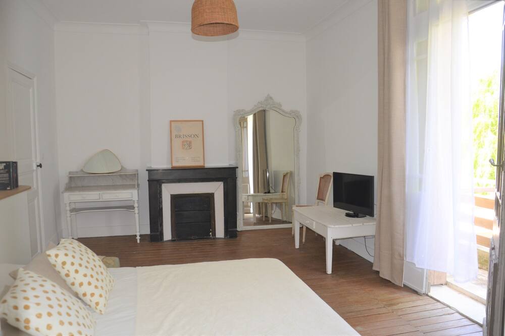 Photo of Bedroom in Saint-Laurent-d'Aigouze