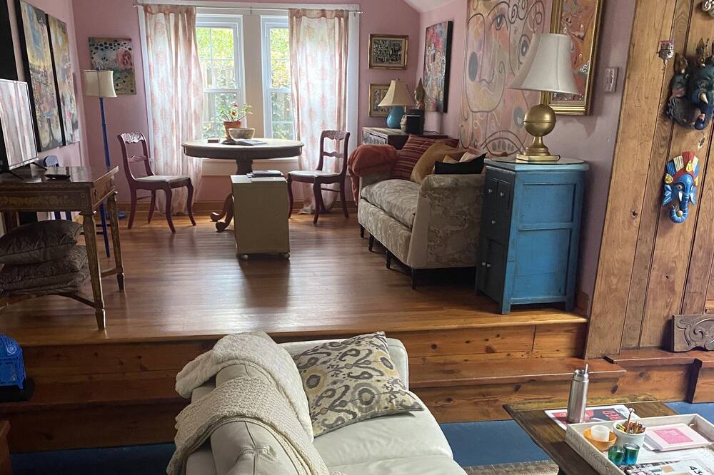 Photo of Livingroom in Charlottesville