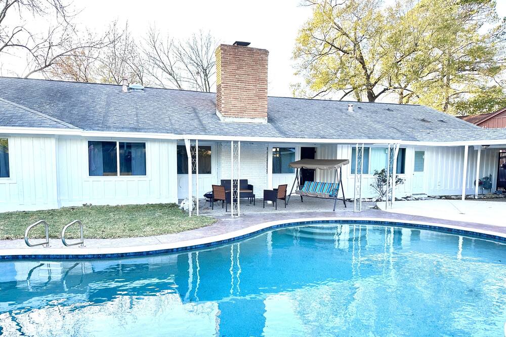 Photo of Outdoor in Cloverleaf