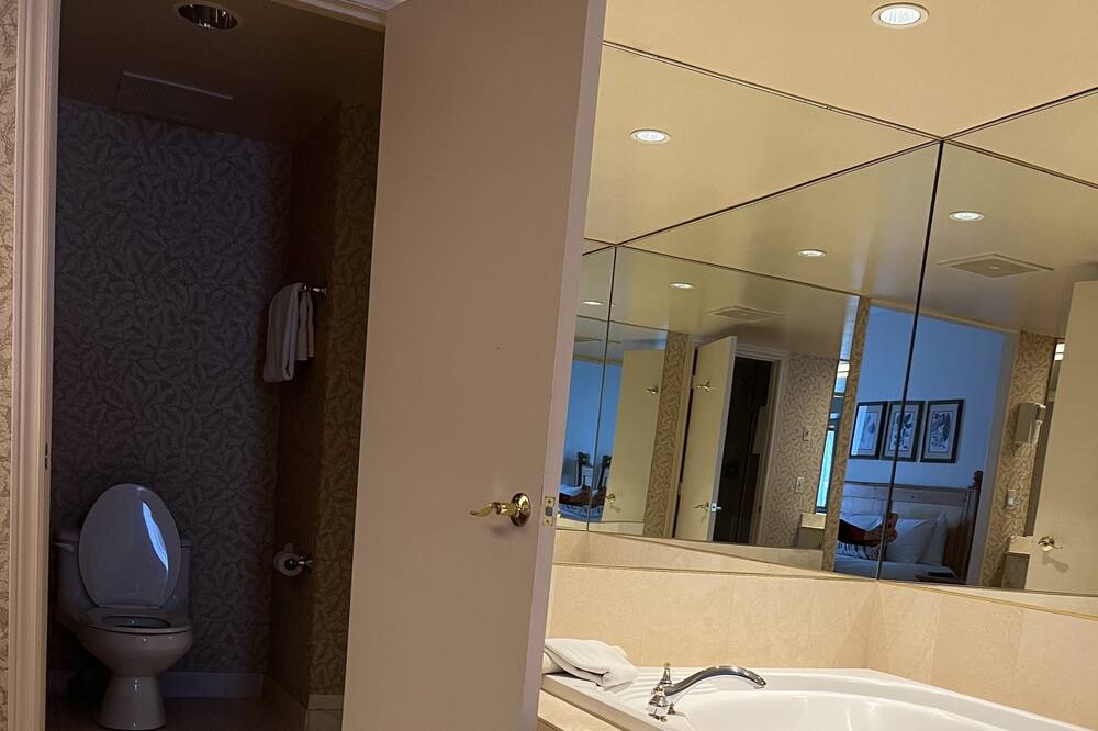 Photo of Bathroom in Oro-Medonte