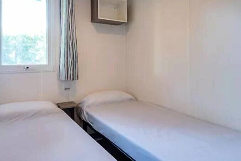 Photo of Bedroom in Castelnau-de-Montmiral