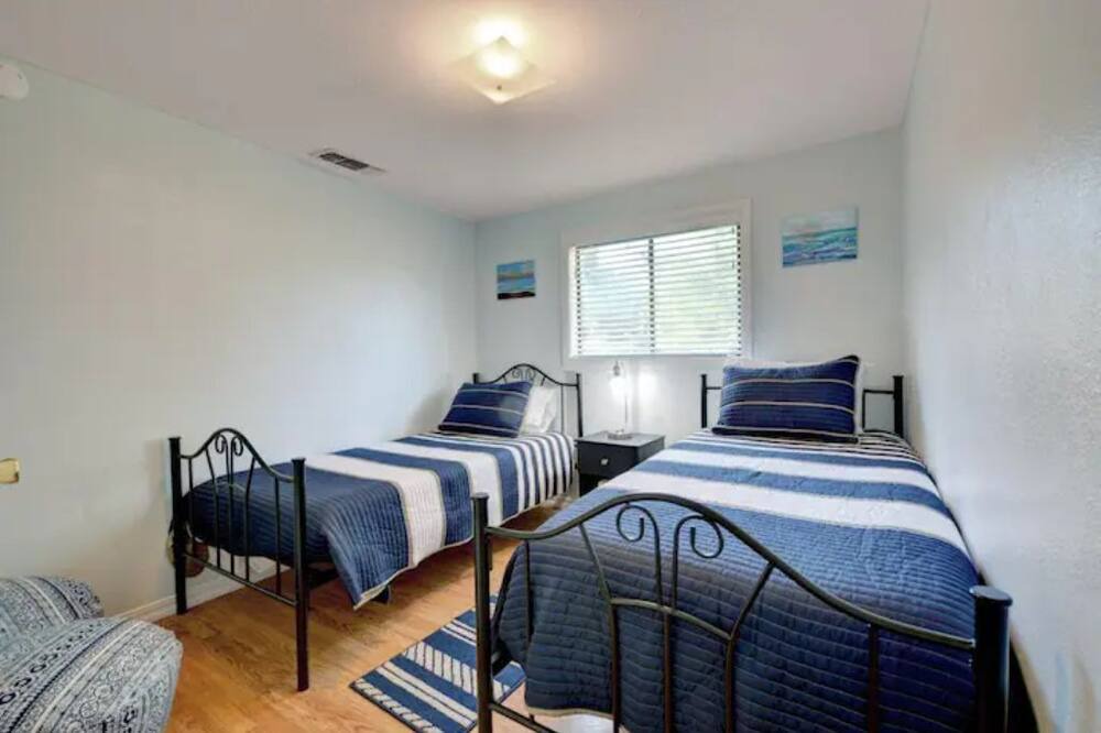 Photo of Bedroom in Port Orford