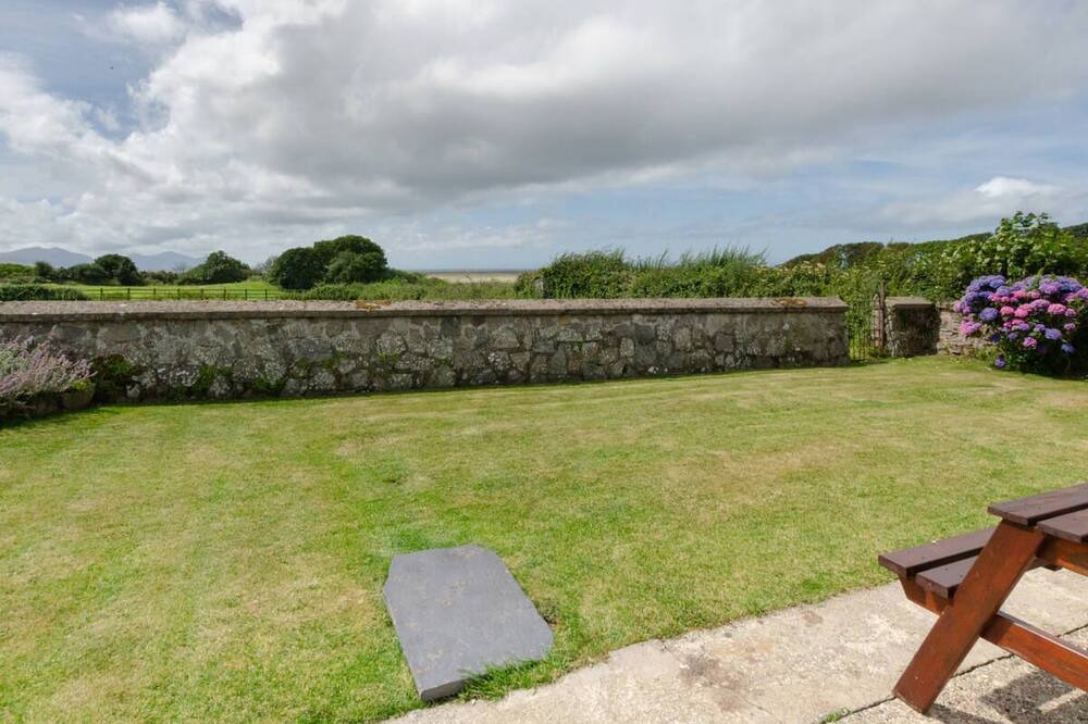 Photo of Outdoor in Llanfaglan