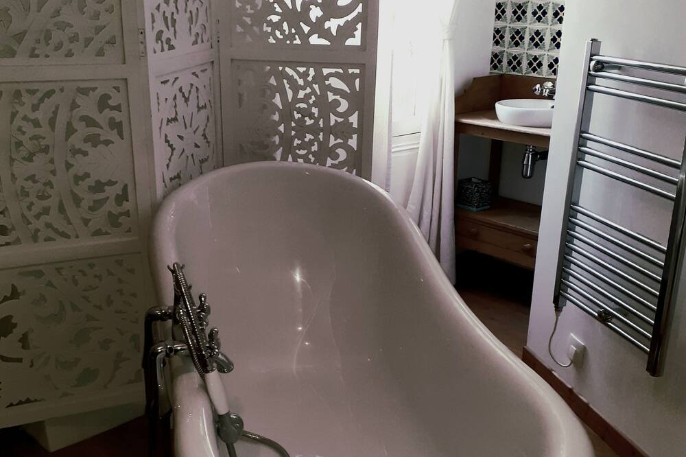 Photo of Bathroom in Lucy-sur-Cure
