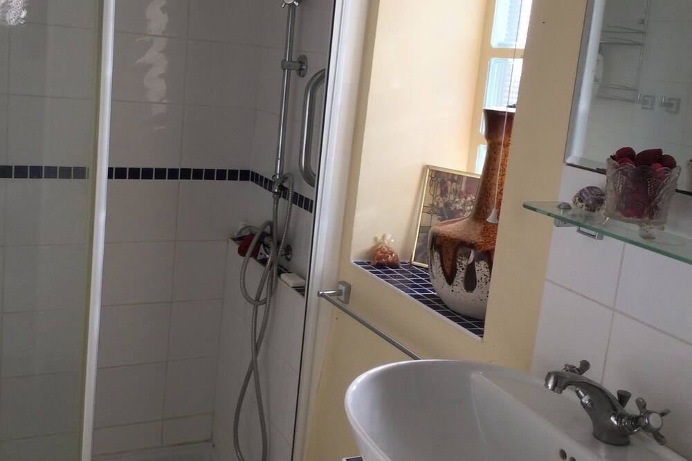 Photo of Bathroom in Lucy-sur-Cure