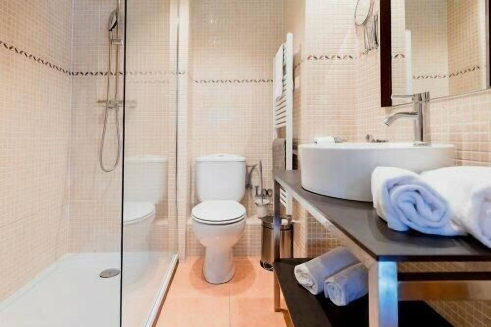 Photo of Bathroom in Arans