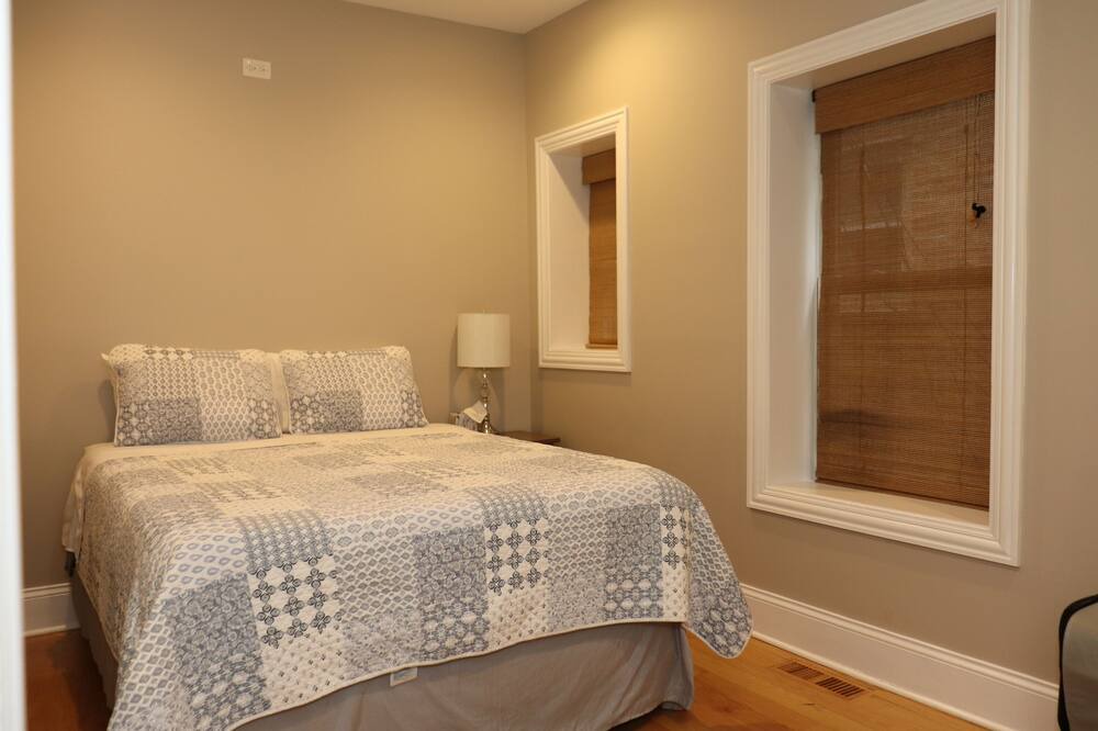 Photo of Bedroom in Albany Park