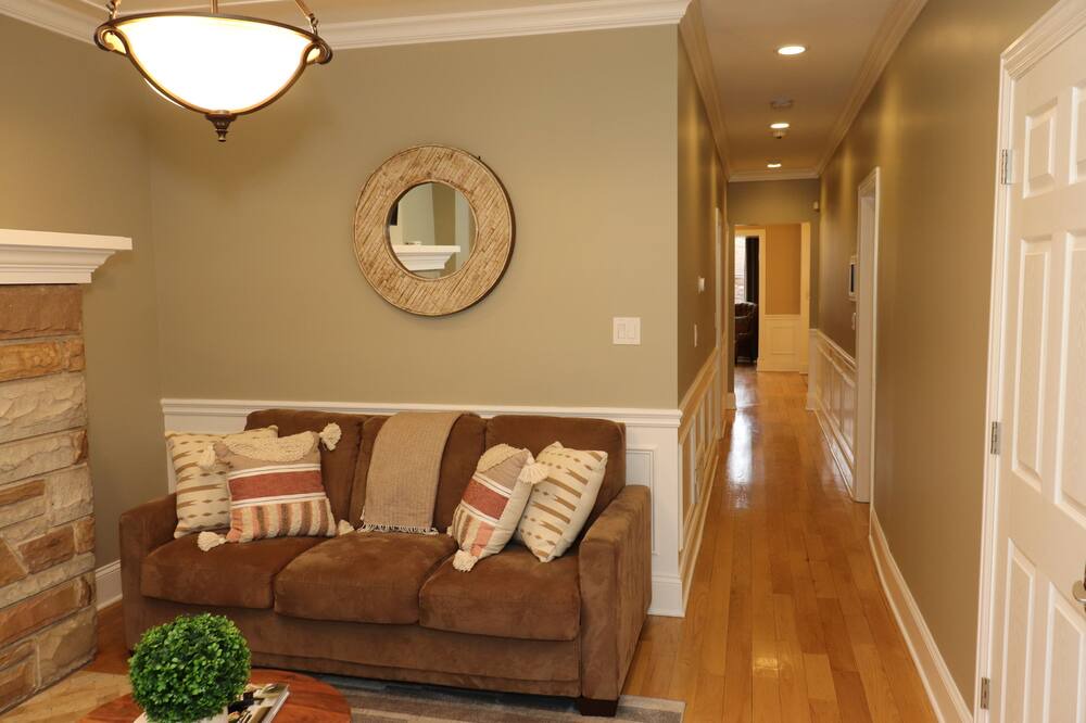 Photo of Others in Albany Park