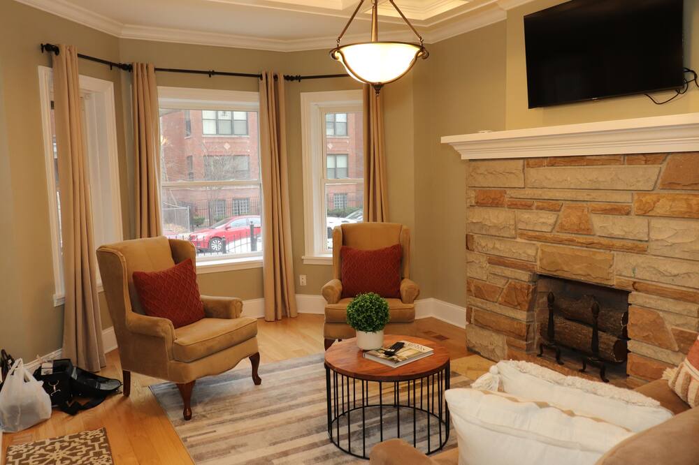 Photo of Others in Albany Park