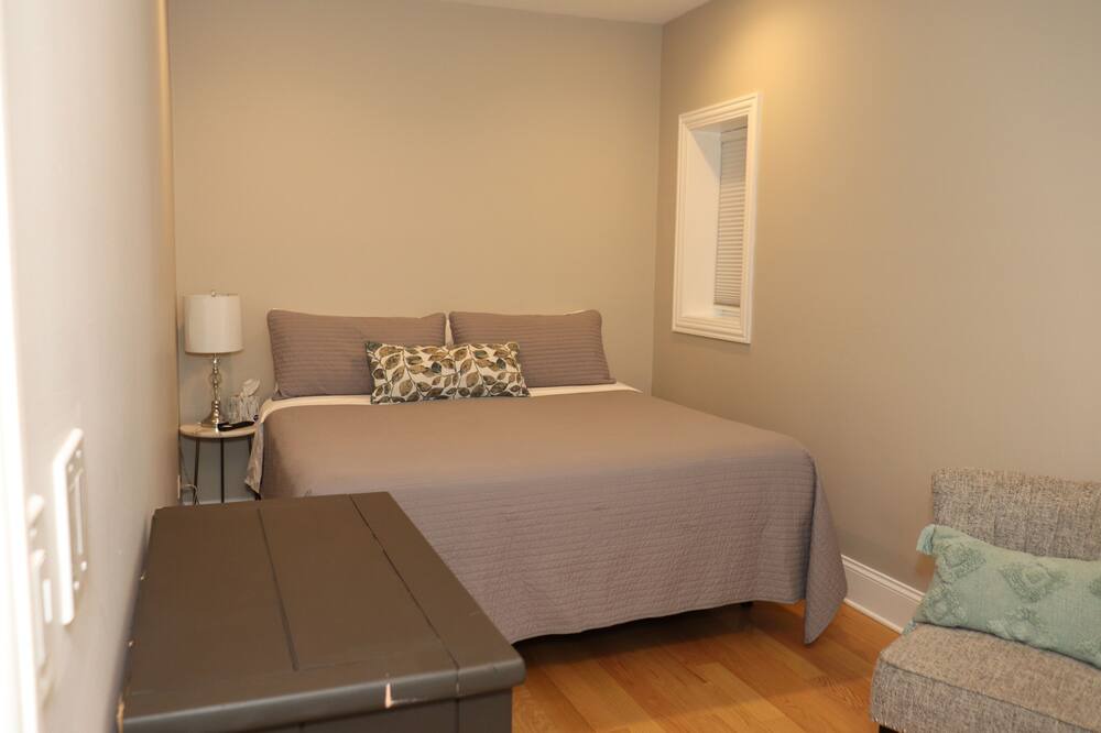Photo of Bedroom in Albany Park