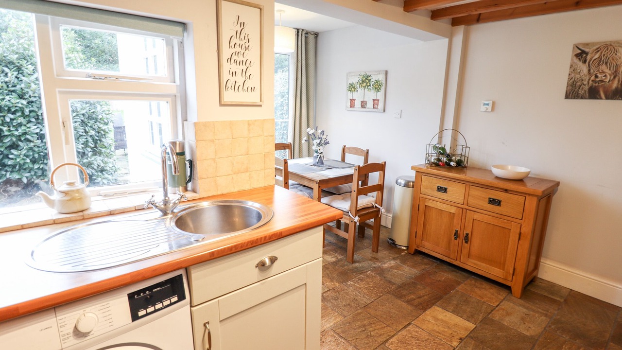 Photo of Others in Roos