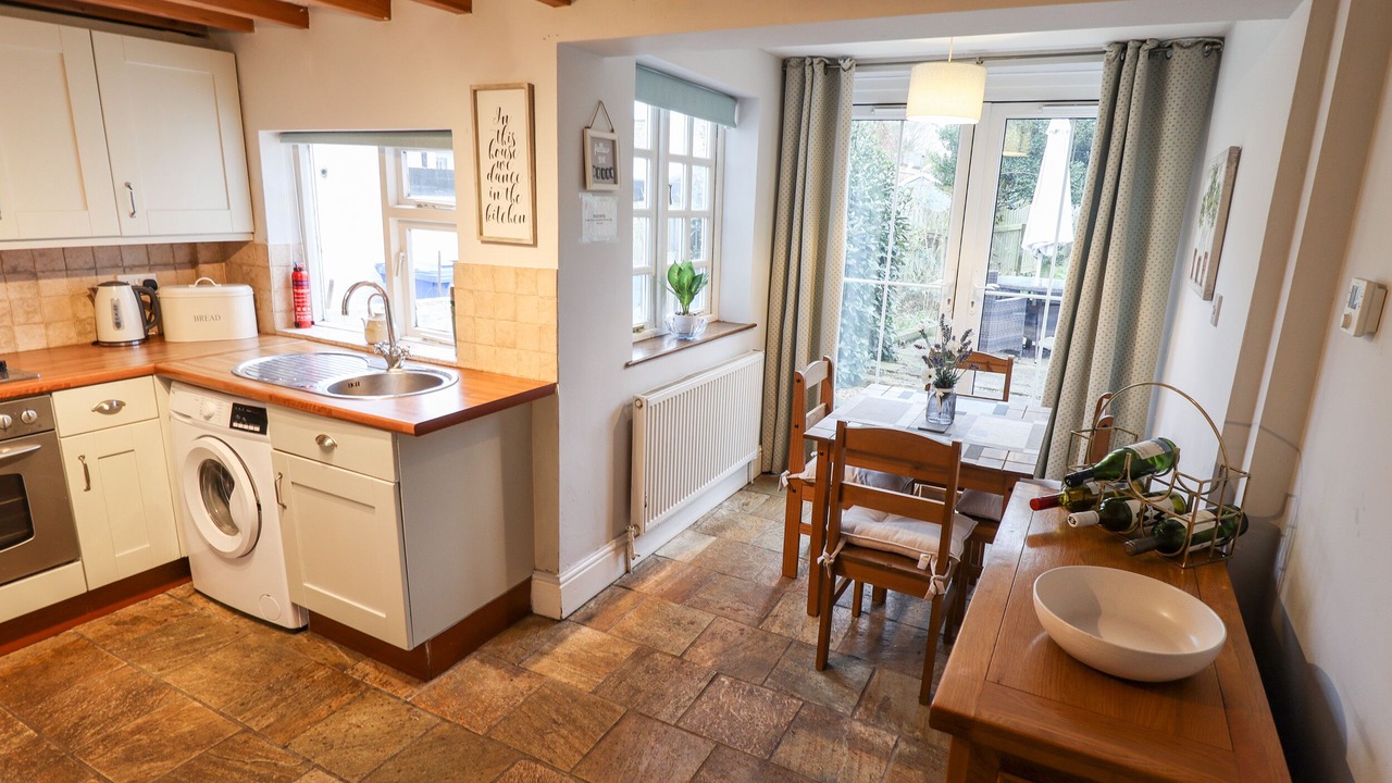 Photo of Others in Roos