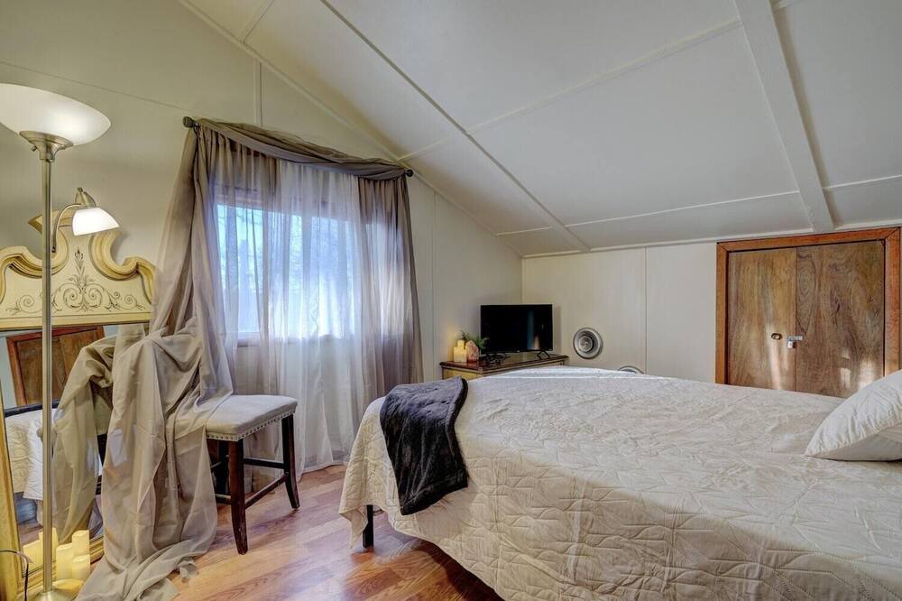 Photo of Bedroom in Cleveland County