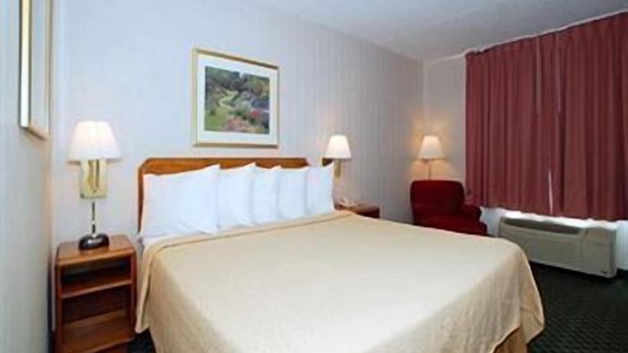 Photo of Bedroom in Town of Sharon
