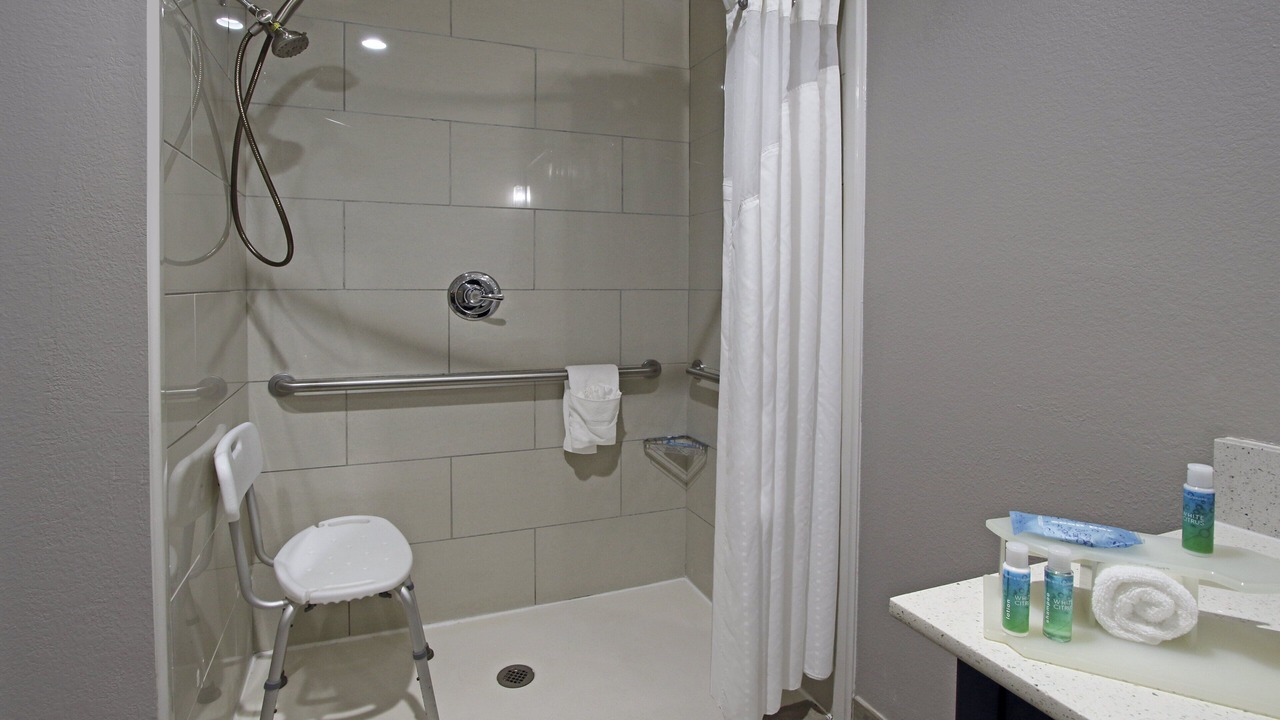 Photo of Bathroom in Greater Greenspoint