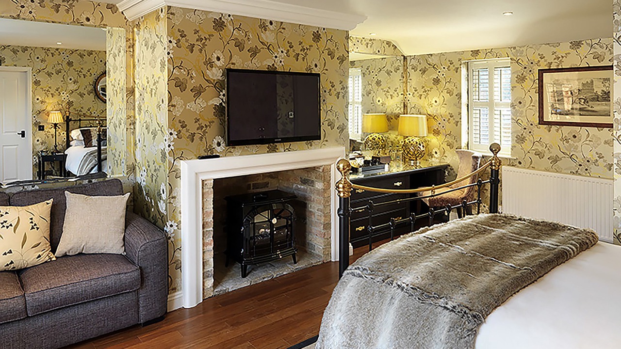 Photo of Others in Elton