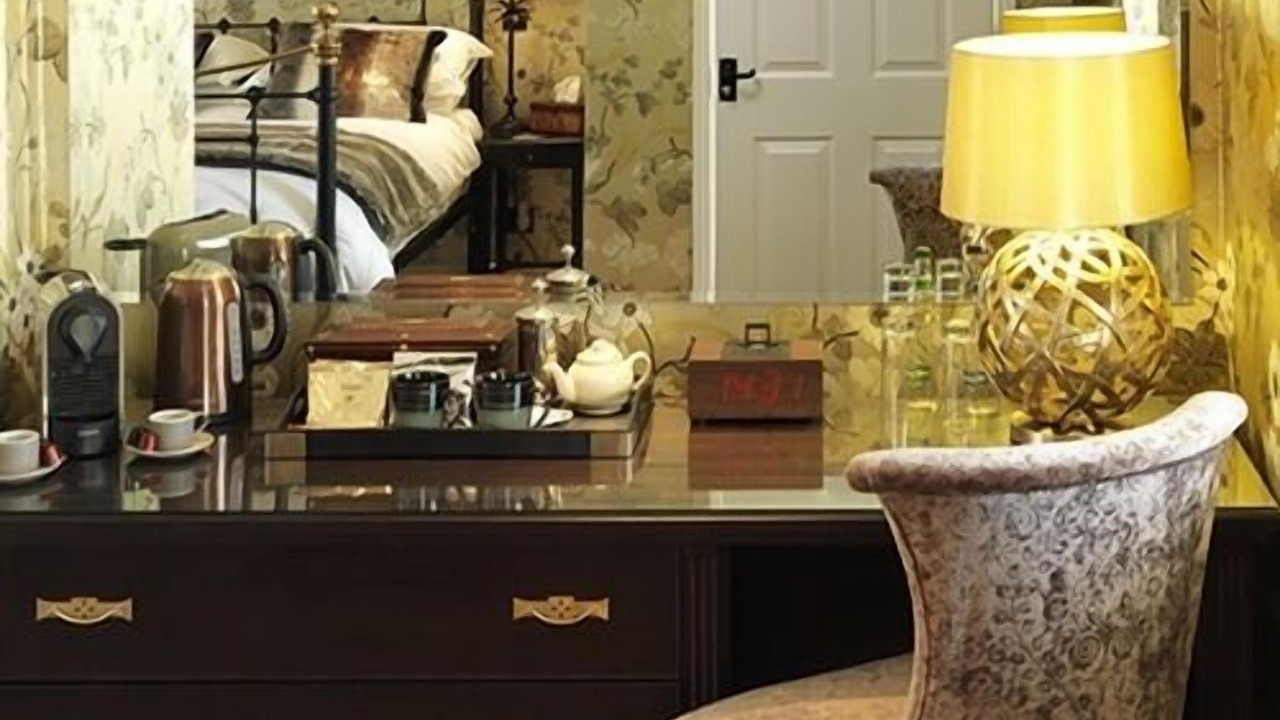 Photo of Others in Elton