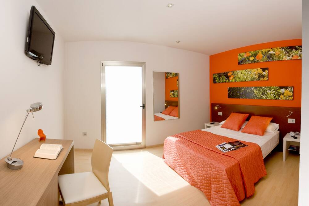 Photo of Bedroom in Campdevanol
