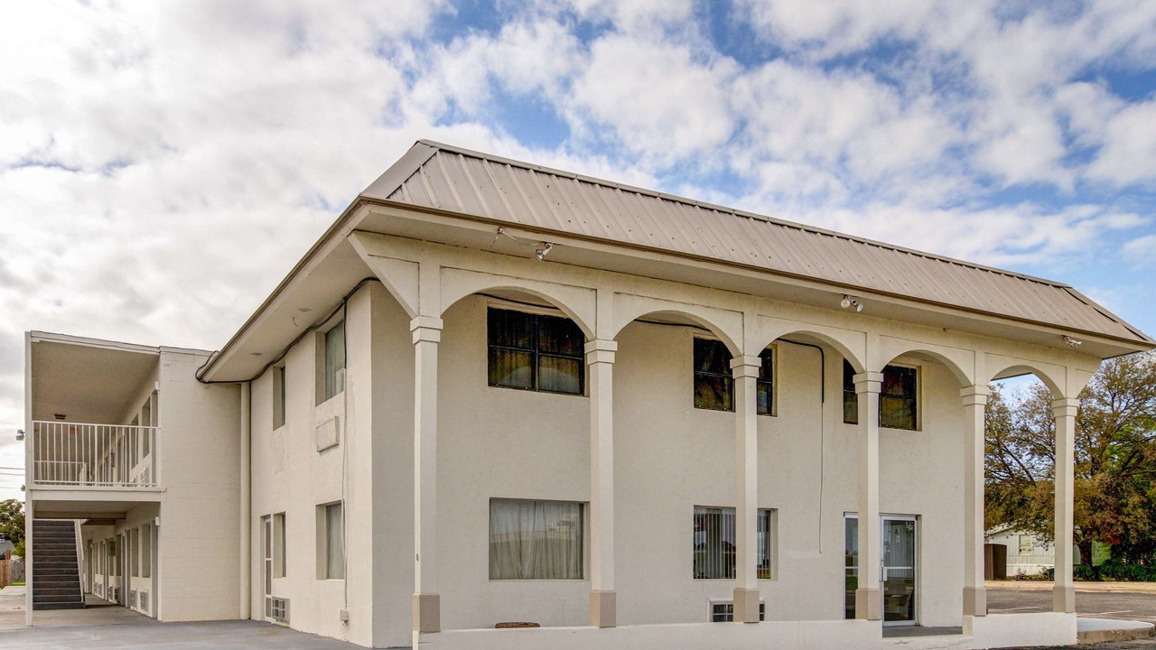 Photo of Outdoor in Lacy-Lakeview