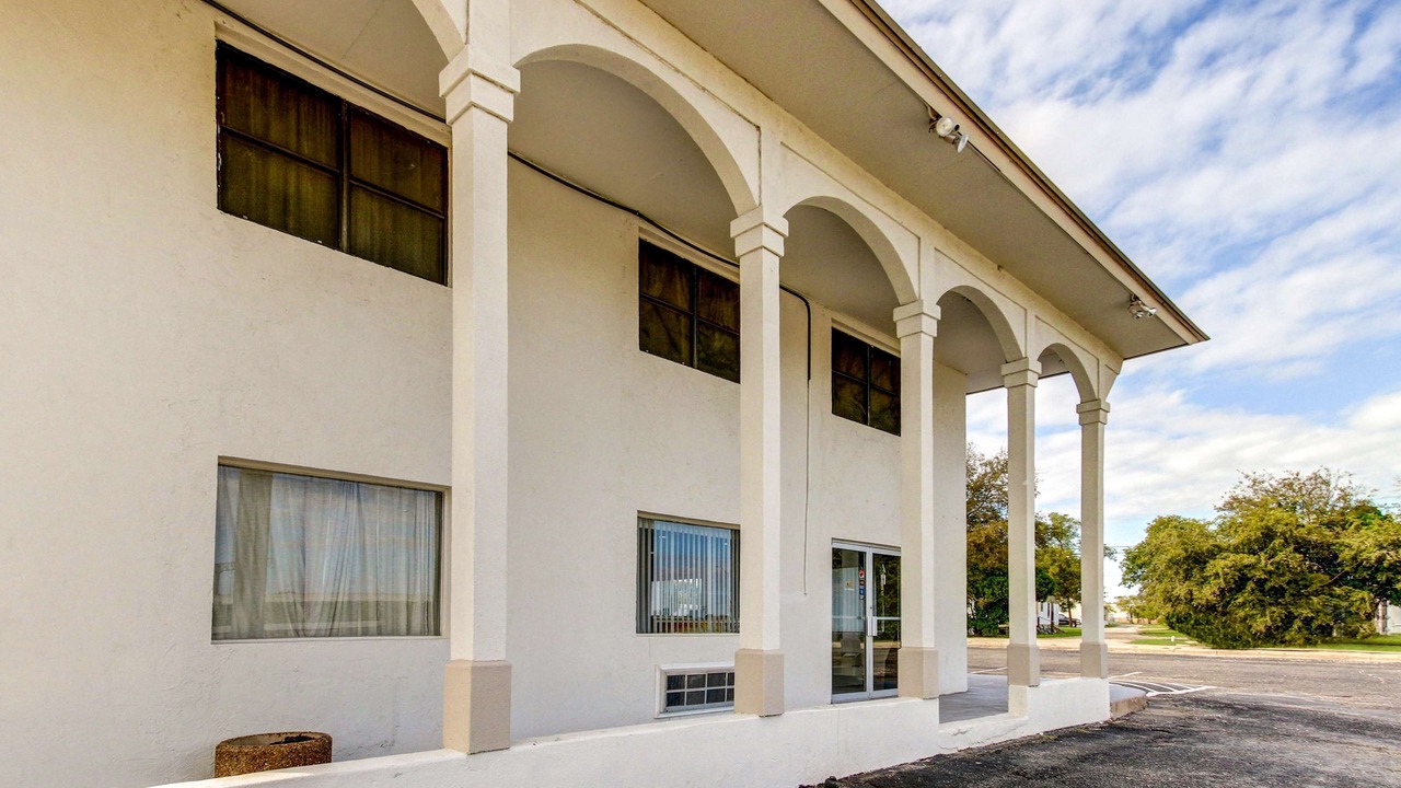 Photo of Outdoor in Lacy-Lakeview