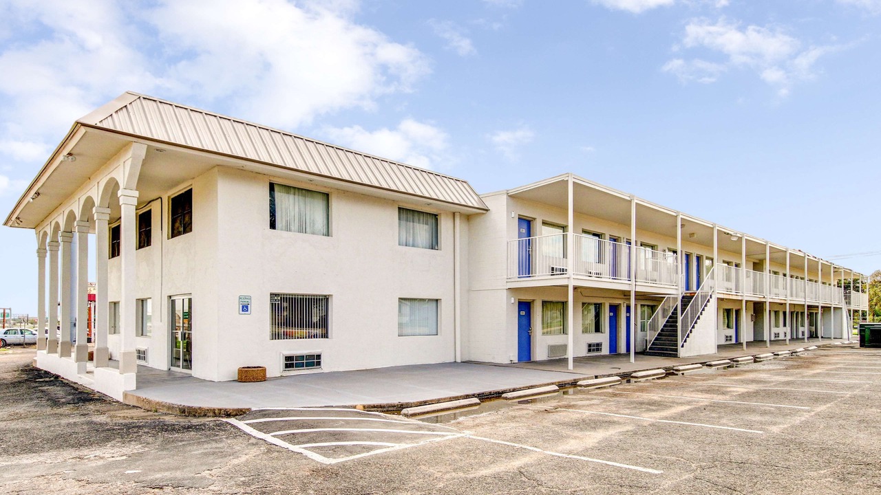 Photo of Outdoor in Lacy-Lakeview