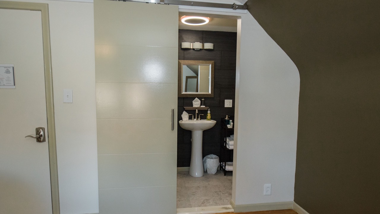 Photo of Bathroom in Niagara Falls