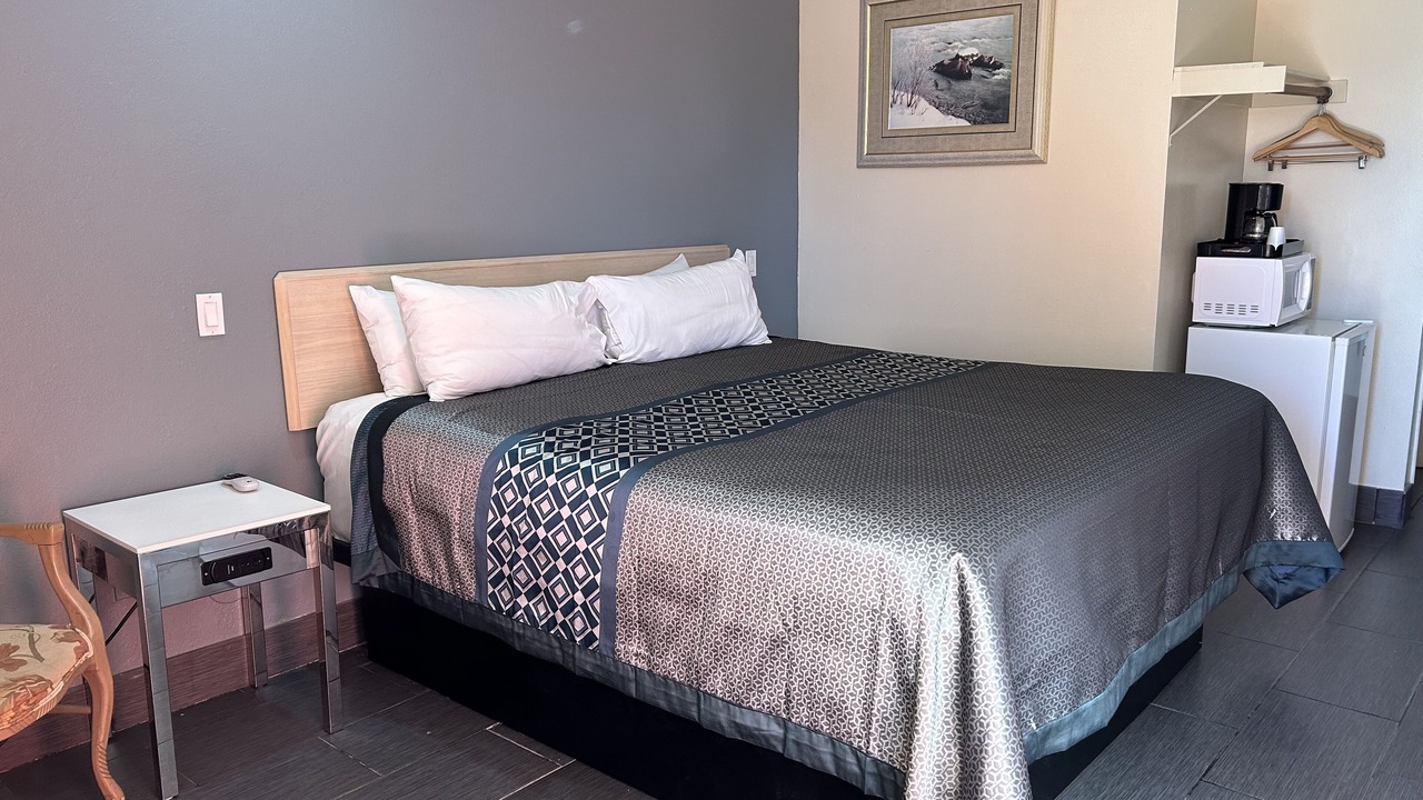 Photo of Bedroom in Victorville