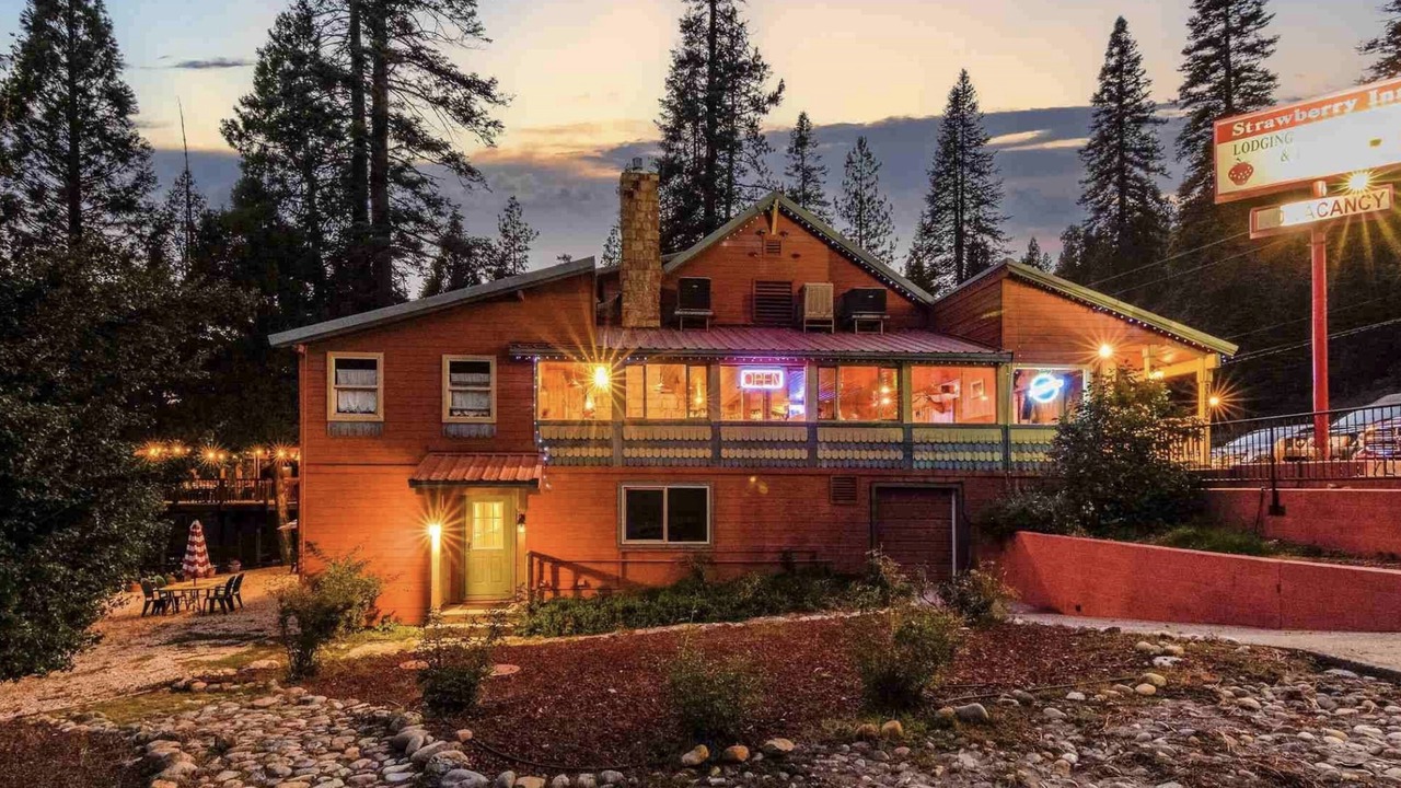 Photo of Outdoor in Strawberry