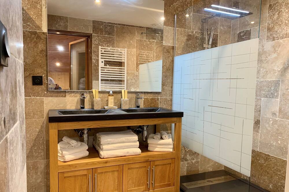 Photo of Bathroom in Faugeres