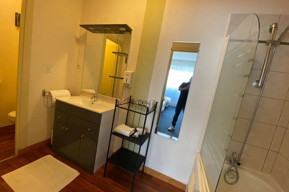 Photo of Bathroom in Morlaix