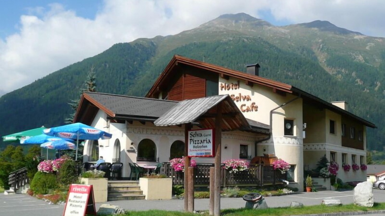 Photo of Buildings in Zernez