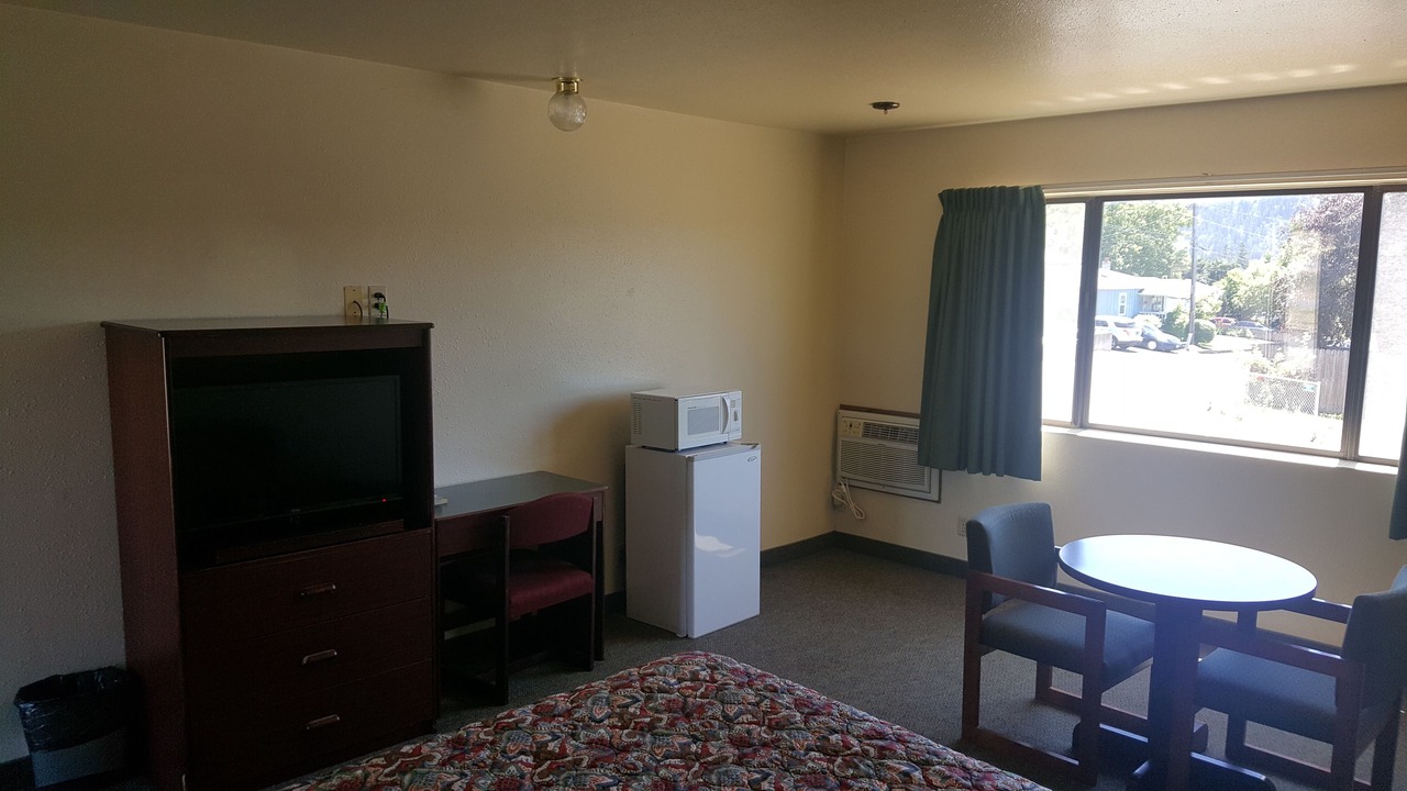 Photo of Bedroom in Roseburg