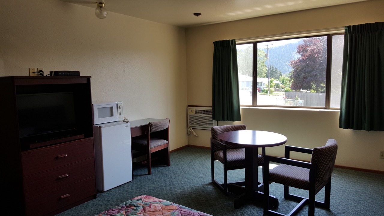 Photo of Bedroom in Roseburg