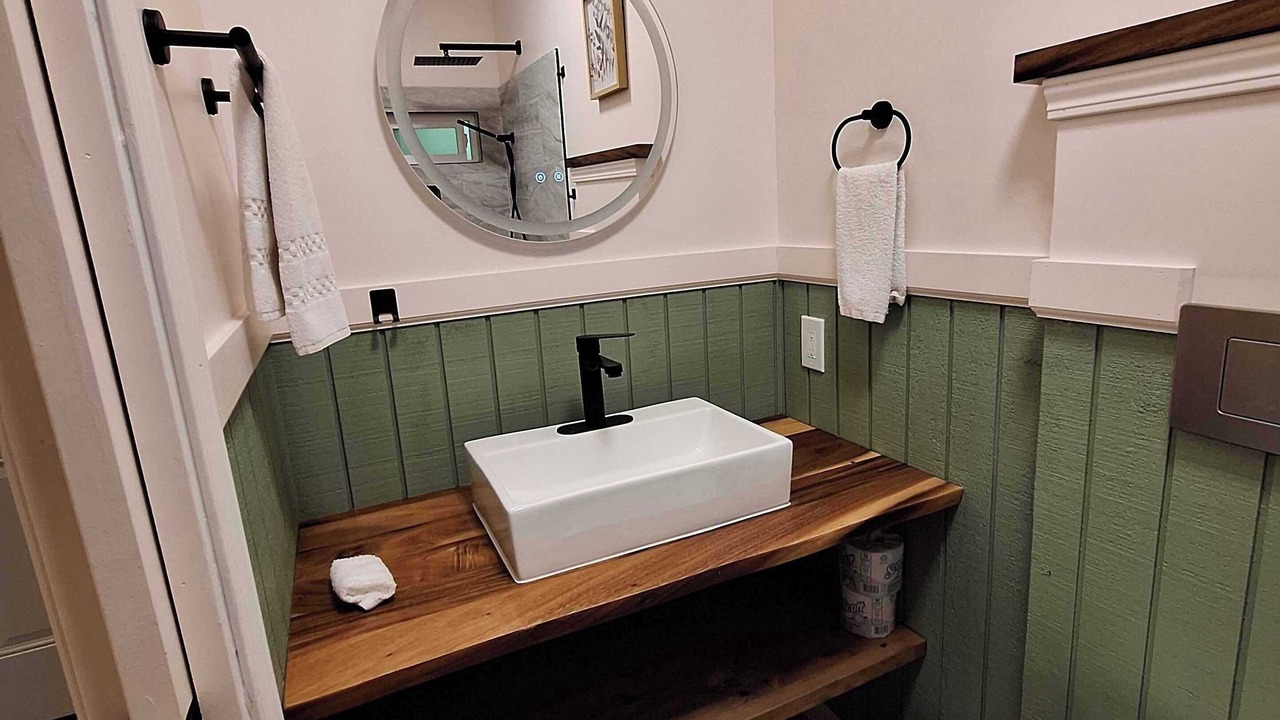 Photo of Bathroom in Hilo