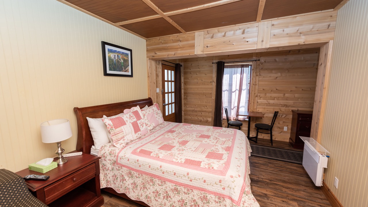 Photo of Bedroom in Petite-Riviere-Saint-Francois