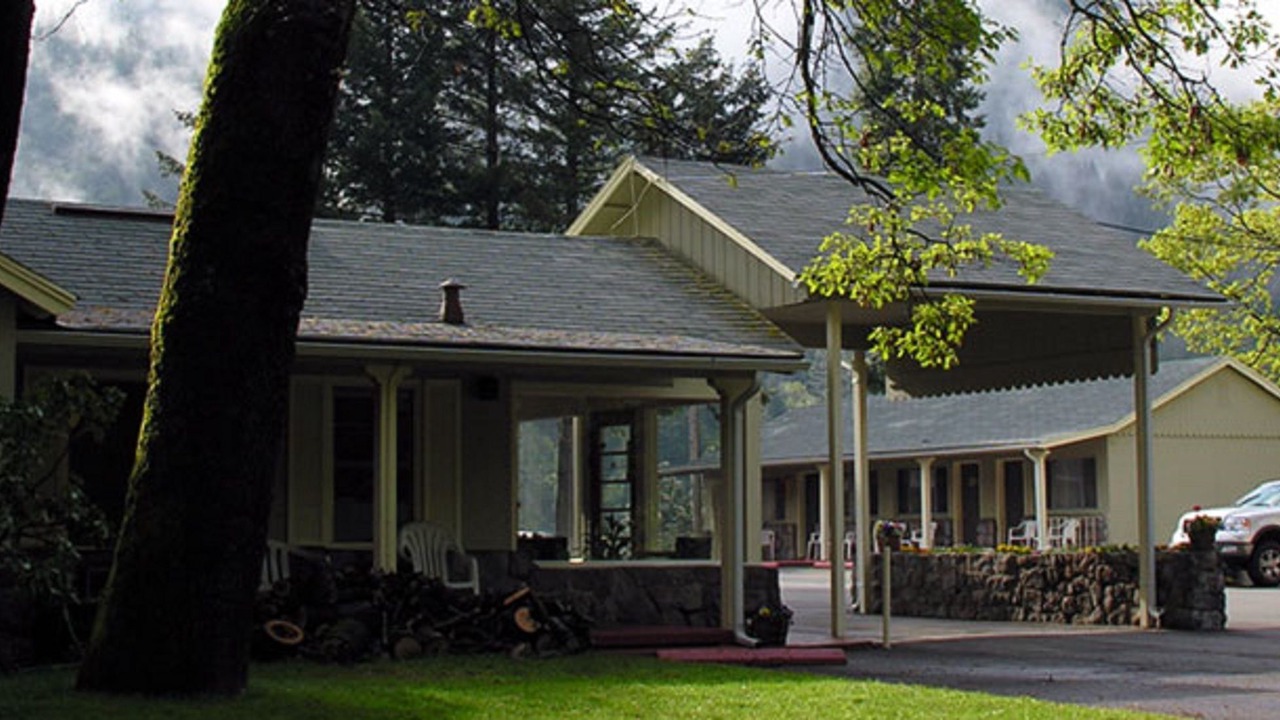 Photo of Buildings in Dunsmuir