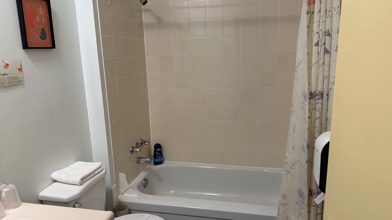 Photo of Bathroom in Laurier-Station