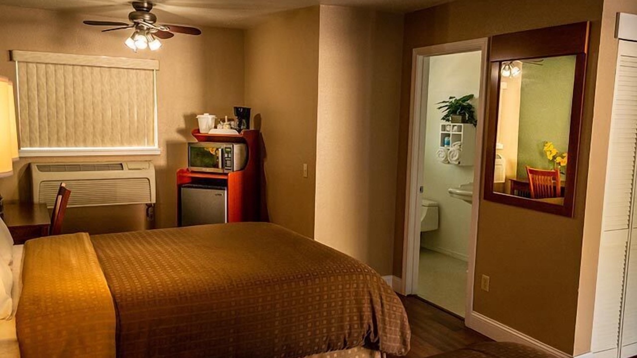Photo of Bedroom in Shady Cove