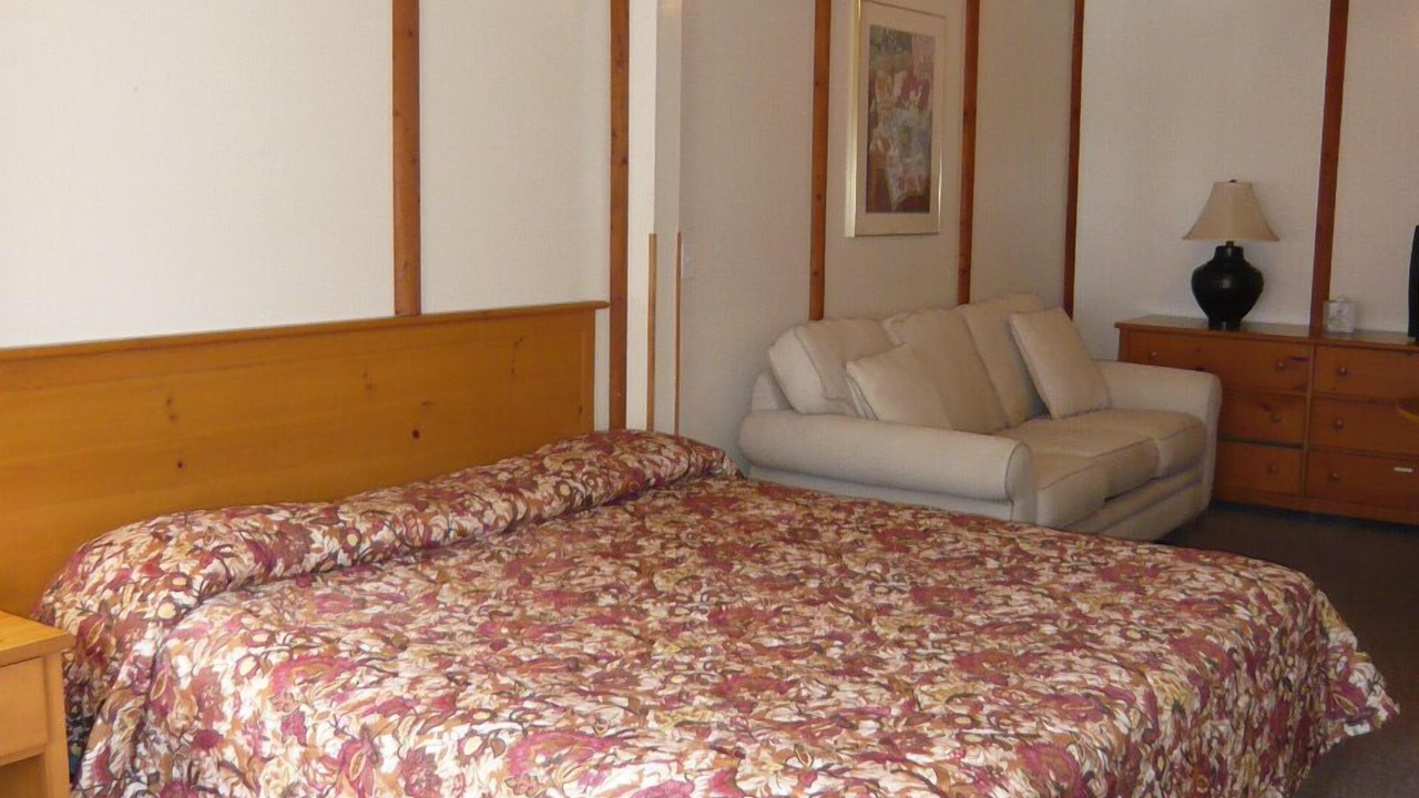 Photo of Others in Gold Bar