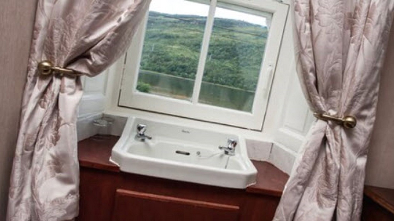 Photo of Bathroom in Cairndow