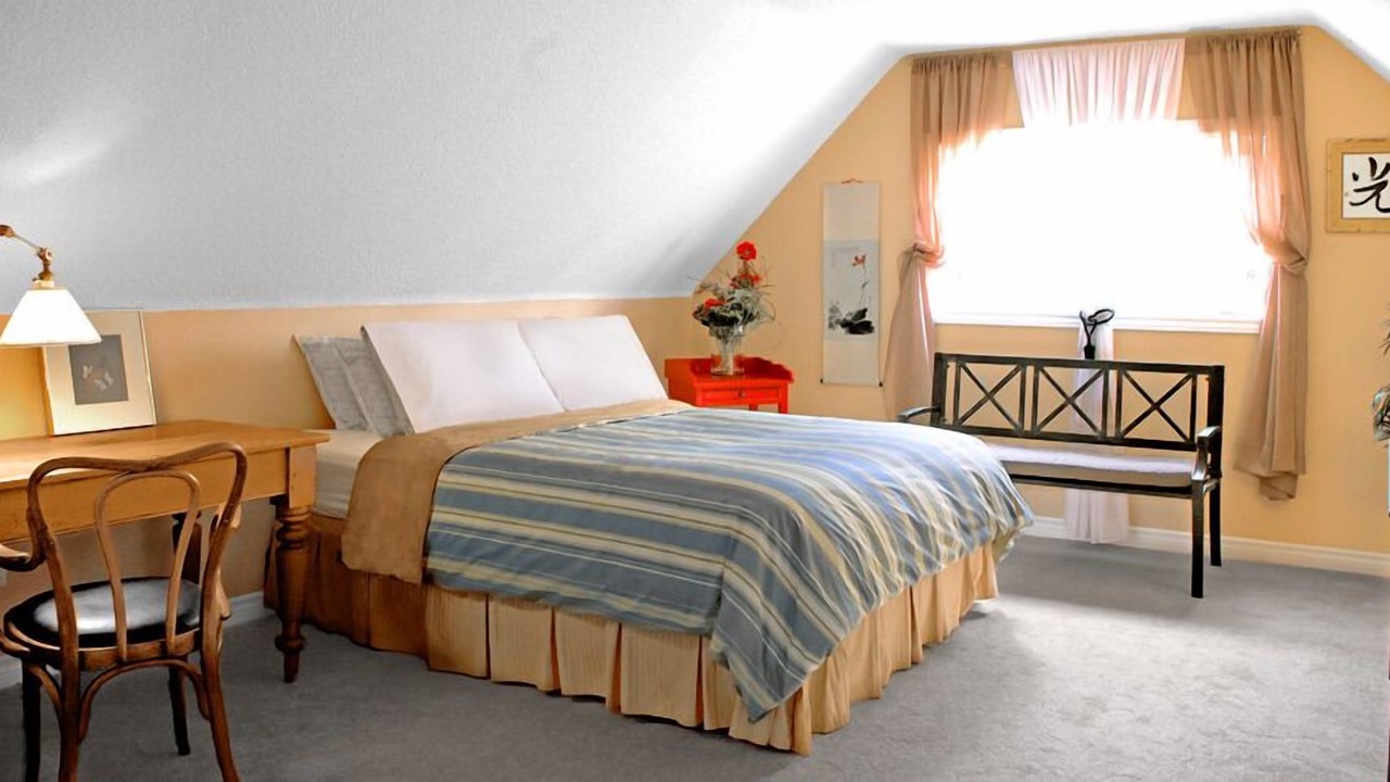 Photo of Bedroom in Lansdowne