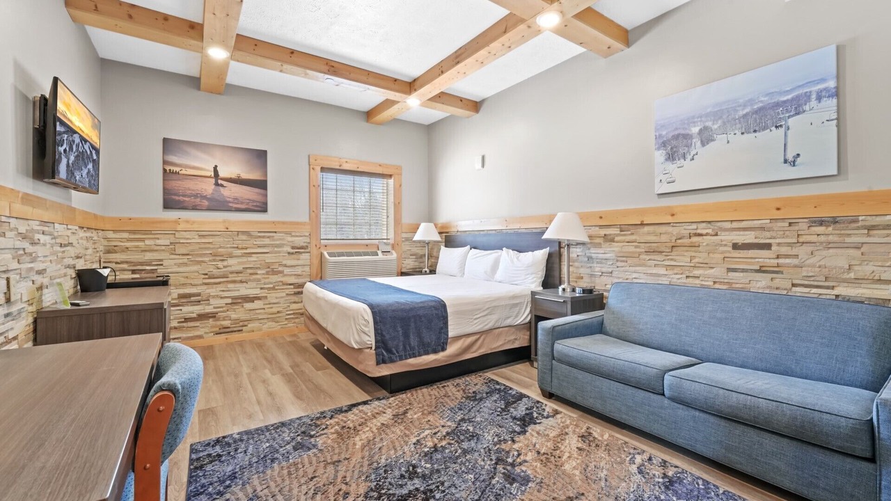 Photo of Livingroom in Cadillac