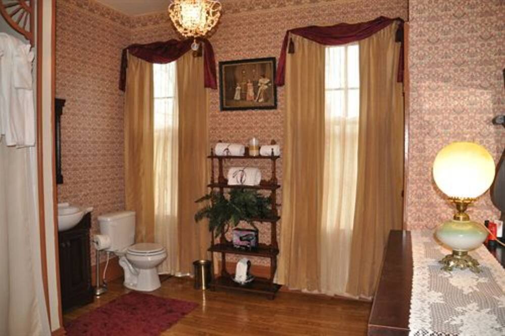 Photo of Bathroom in Leetonia