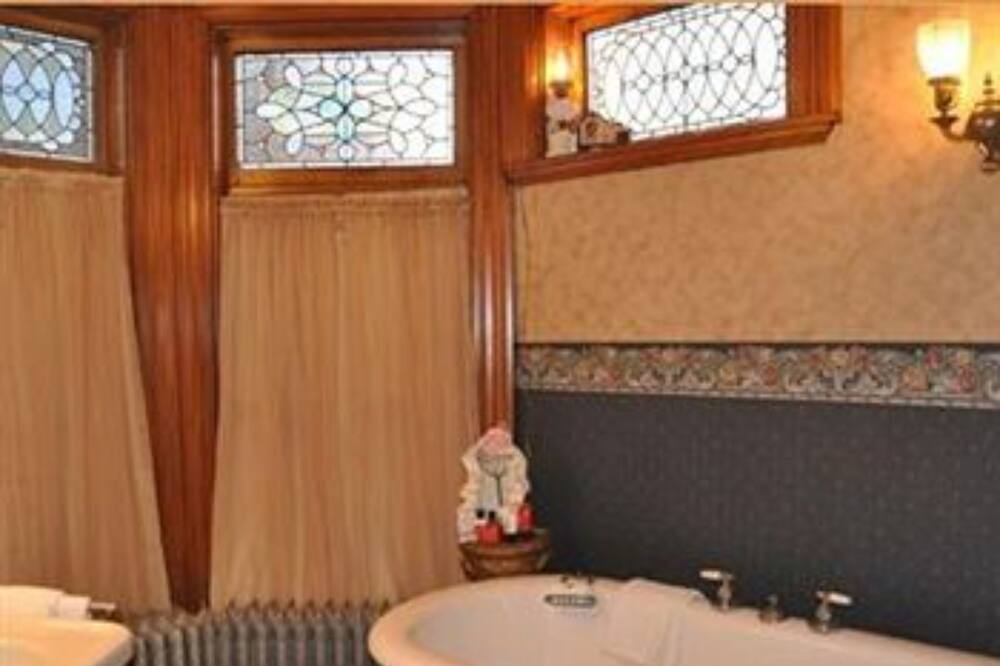 Photo of Bathroom in Leetonia