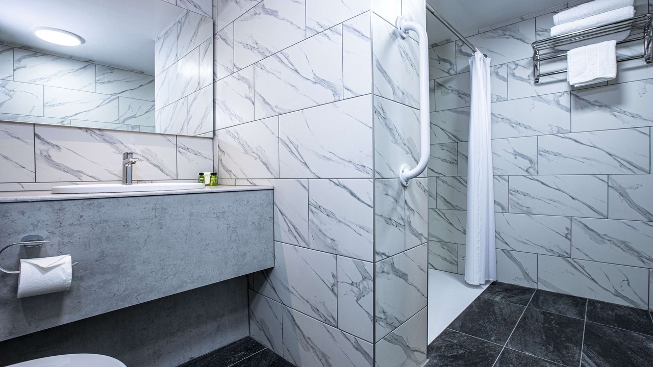 Photo of Bathroom in Singlewell